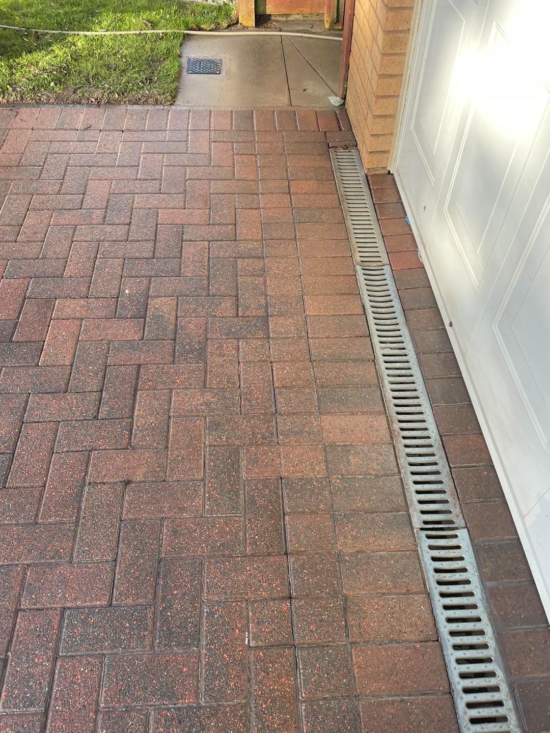 Clean red block paving driveway after power washing in Edinburgh